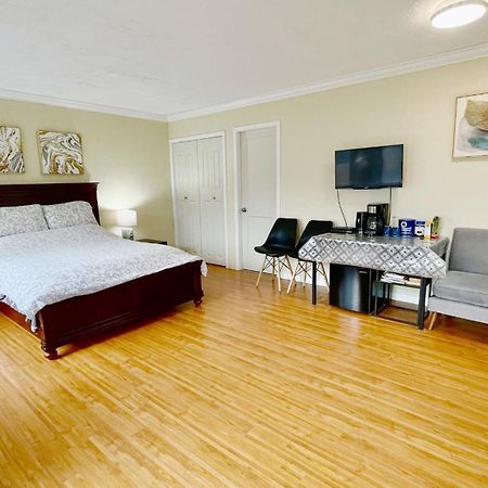 Private Suite With Separated Entrance Monica'S Home ريتشموند، كولومبيا البريطانية المظهر الخارجي الصورة