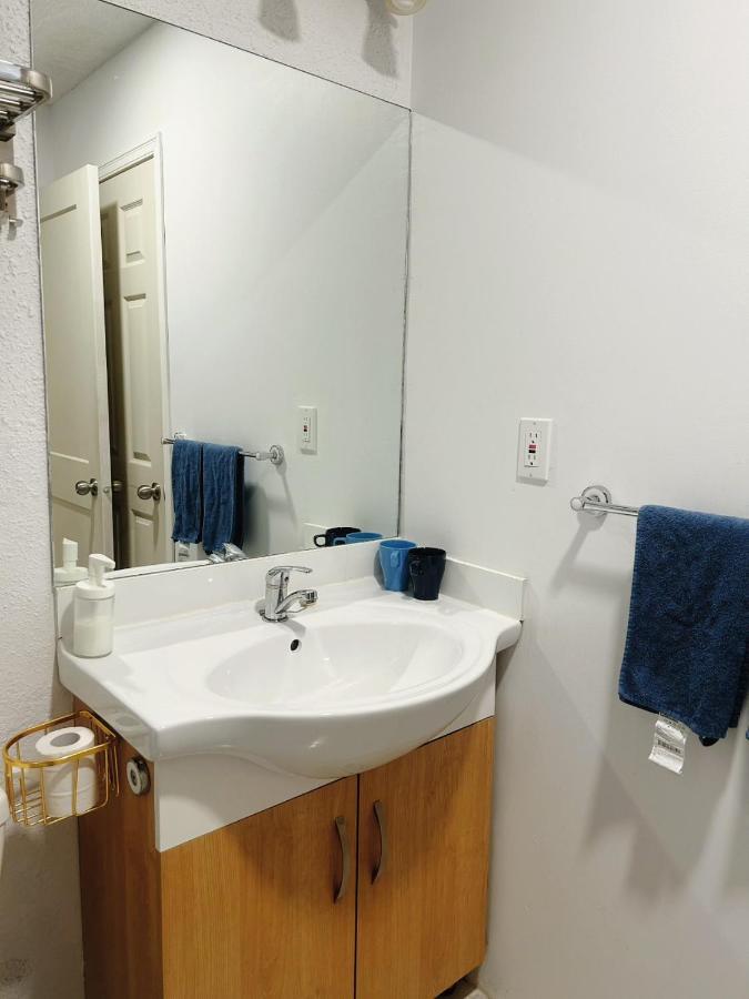 Private Suite With Separated Entrance Monica'S Home ريتشموند، كولومبيا البريطانية المظهر الخارجي الصورة