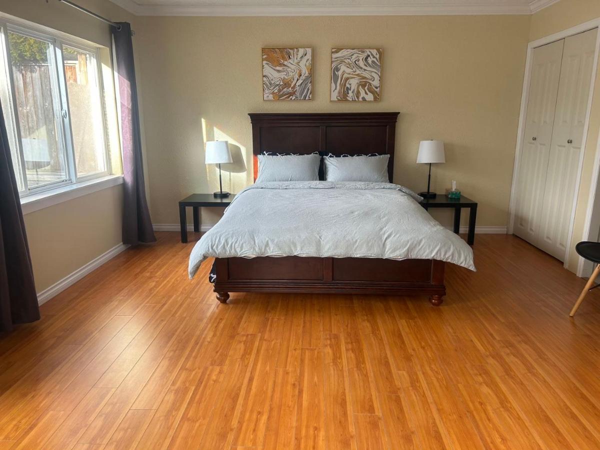 Private Suite With Separated Entrance Monica'S Home ريتشموند، كولومبيا البريطانية المظهر الخارجي الصورة