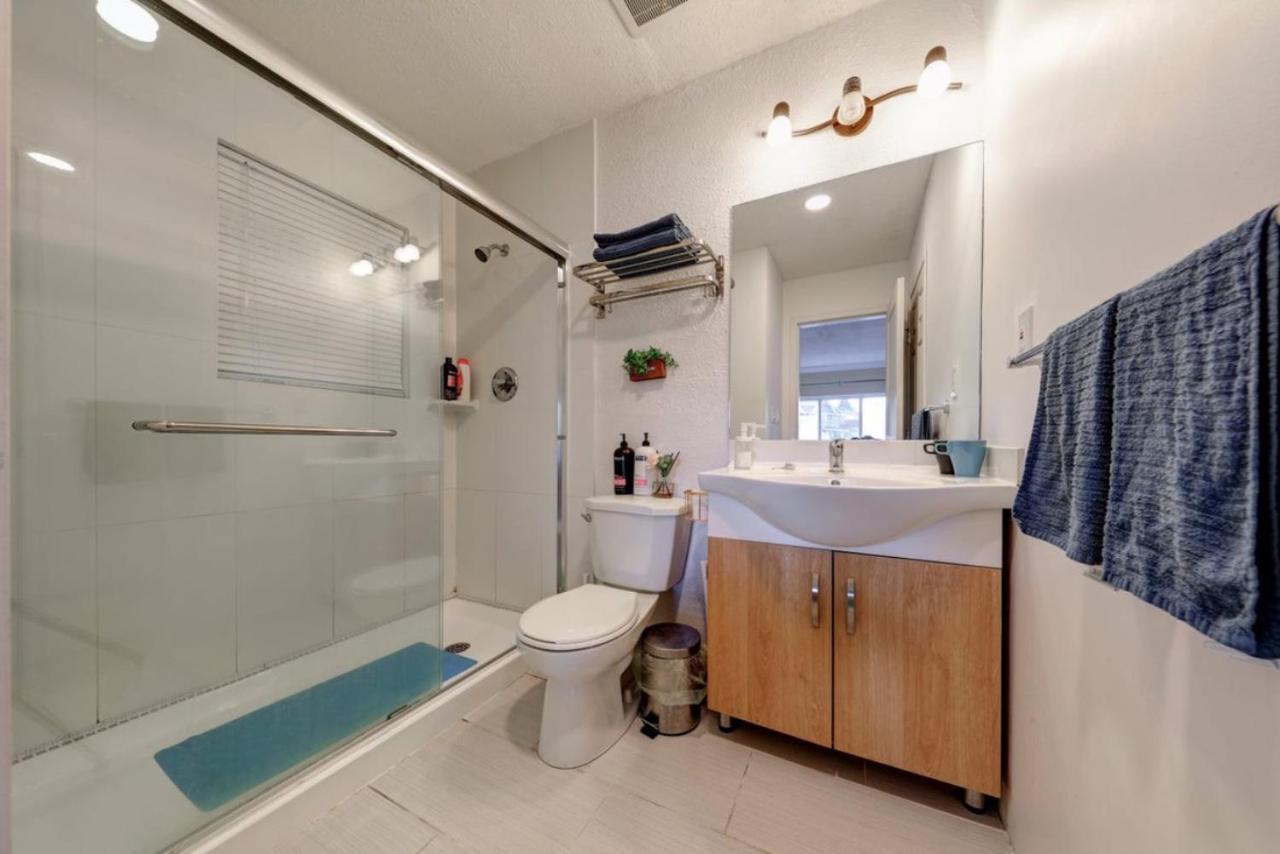 Private Suite With Separated Entrance Monica'S Home ريتشموند، كولومبيا البريطانية المظهر الخارجي الصورة